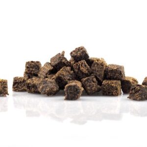 cubetti di carne essiccata di manzo per cani